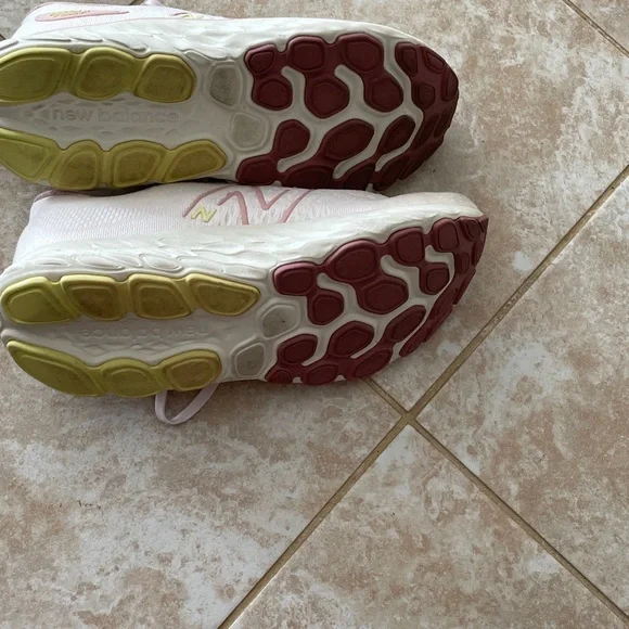 New Balance Women's Light Pink Athletic Shoes EVOZ worn once - Picture 4 of 5